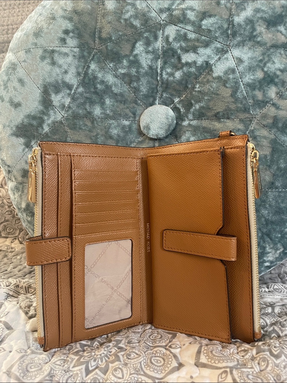 Michael Kors Beige Jet Set Large Leather Signature Logo Wristlet Wallet - Picture 3 of 5